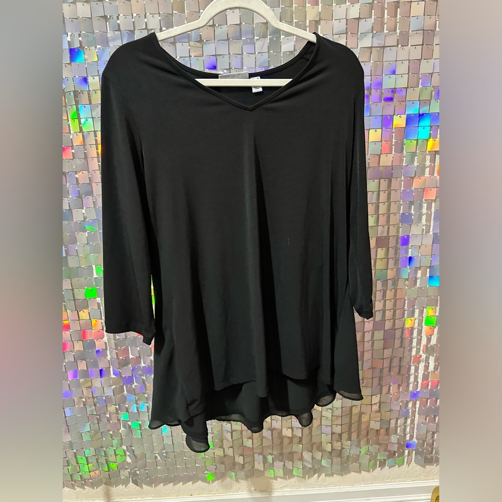Black 3/4 length sleeve shirt